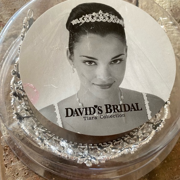 Crystal Tiara - Picture 6 of 6